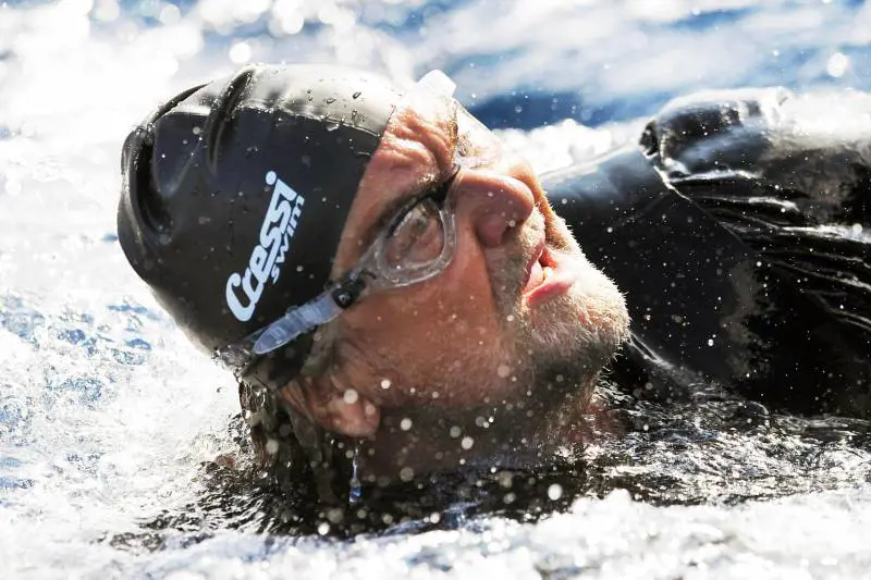 Grillo attraversa a nuoto lo Stretto di Messina