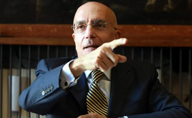 Regione, vertice del Pdl ad Arcore Formigoni tentato dal Parlamento