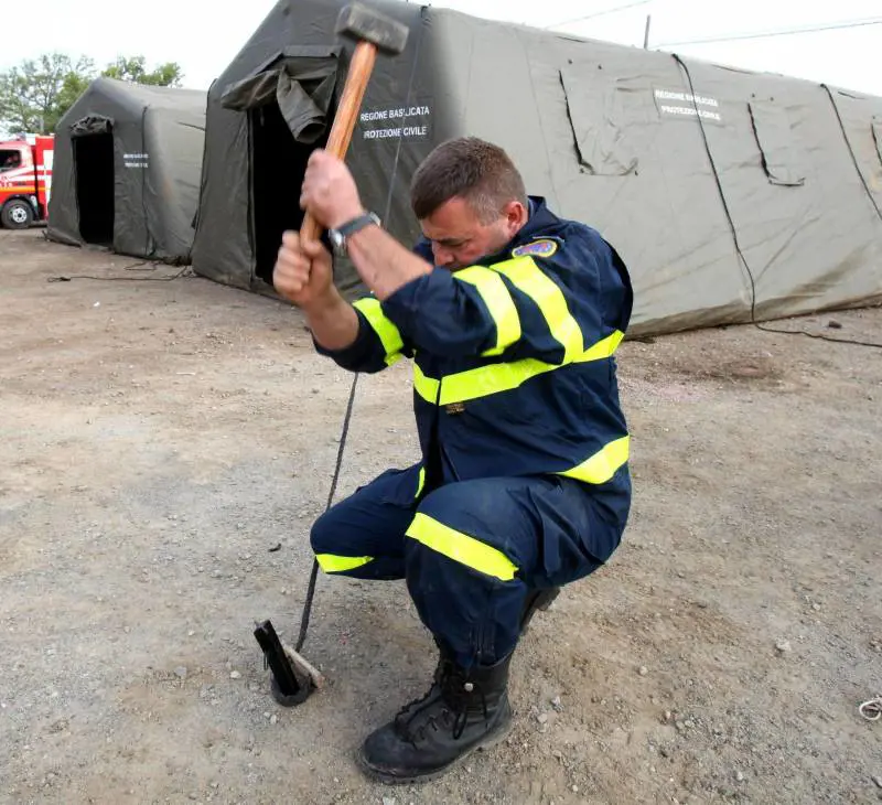 Si continua a costruire case abusive. E ora tutti dormono in auto