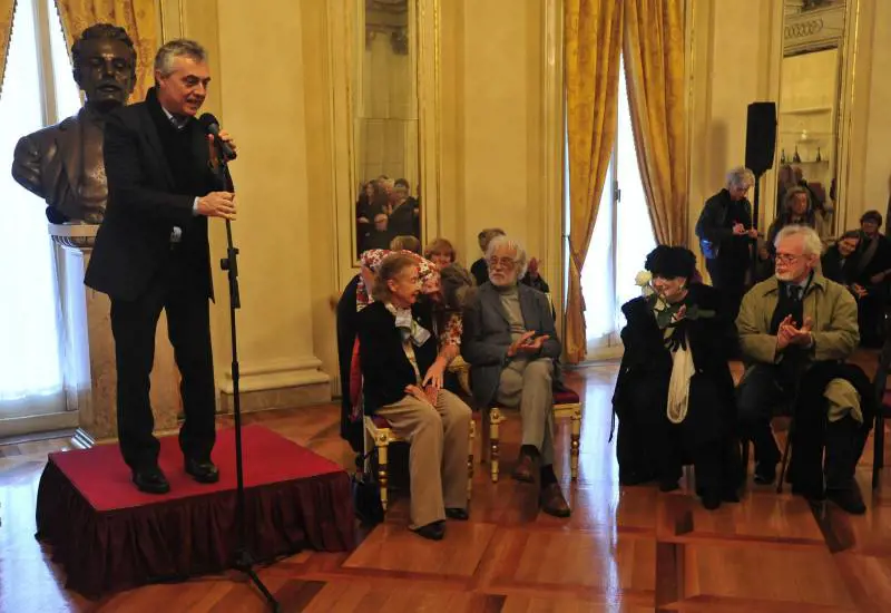 L'assessore che scrive contro gli sprechi colleziona consulenti
