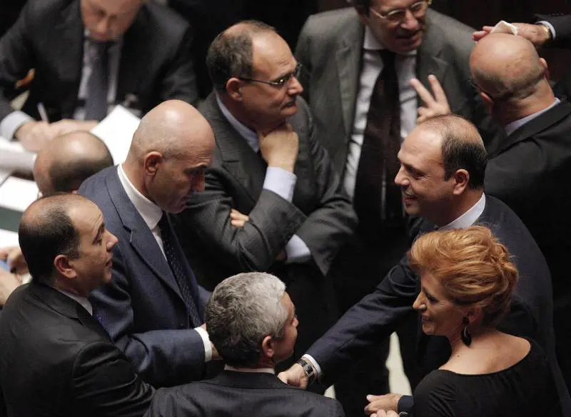 Berlusconi dà il via libera «Le primarie si faranno Non appoggerò nessuno»