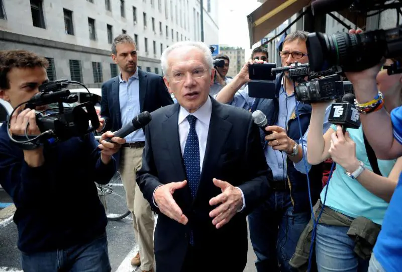 Giuseppe Spinelli mentre arriva al tribunale di Milano per un'udienza del processo sul caso Ruby
