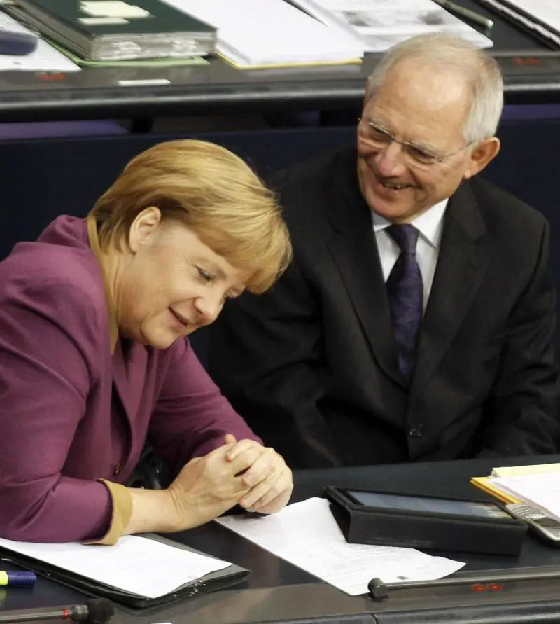 Il grillino Vacca: "Processate Merkel e Schaeuble per crimini contro l'umanità"
