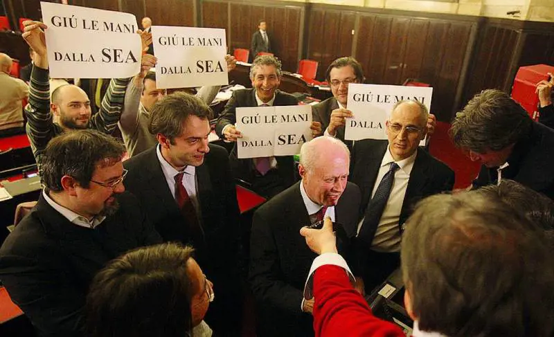 Dopo il pasticcio su Sea adesso mezza sinistra chiede la testa di Tabacci