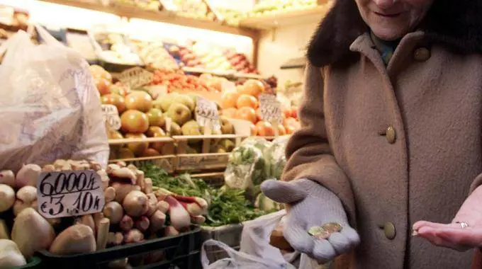 Istat: un quarto degli italiani a rischio povertà
