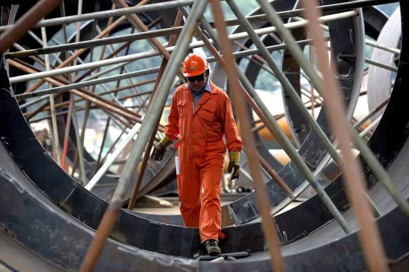 Produzione industriale, è un crollo senza fine: -7,6%