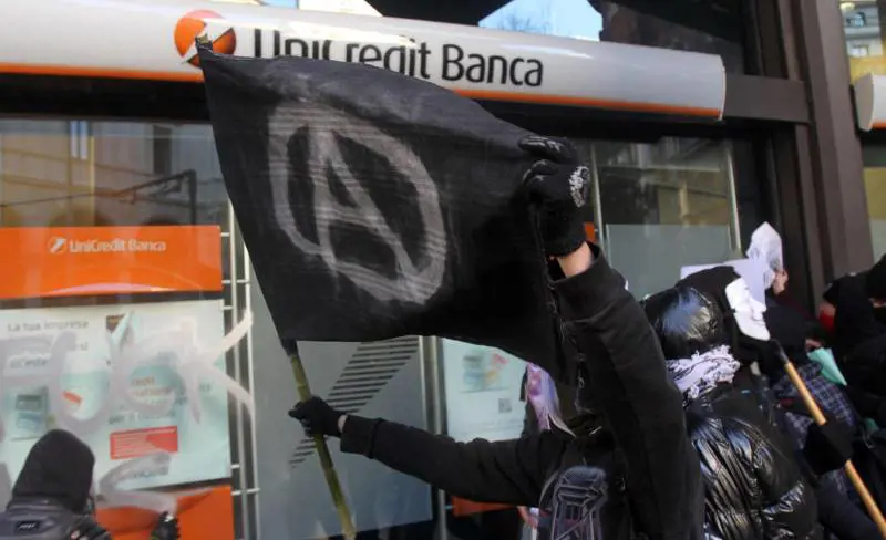 Imbrattare la memoria mortifica Piazza Fontana