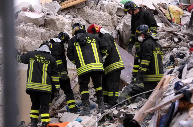 Palermo, crollano due palazzine: morte 4 persone, una decina di feriti