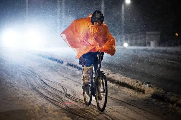 Meteo, l'Italia divisa in due: neve al Nord, primavera al Sud