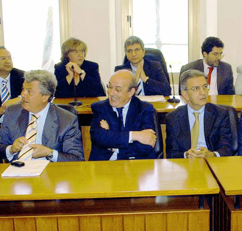 La sanitopoli pugliese si abbatte su Pd e Sel