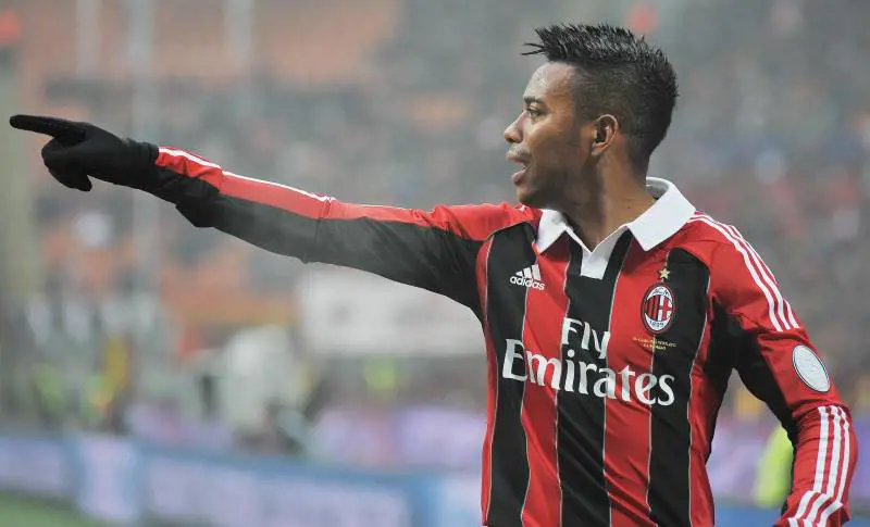 Robinho resta al Milan: "Chiusa la trattativa per tornare nel Santos"
