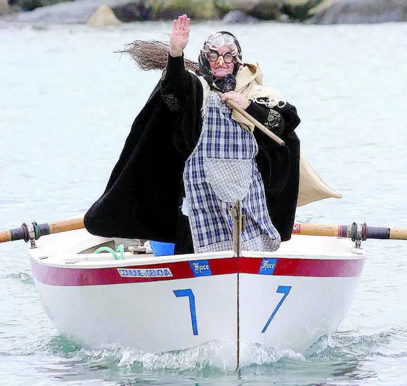 Dal mare o dal cielo tutti aspettano la Befana