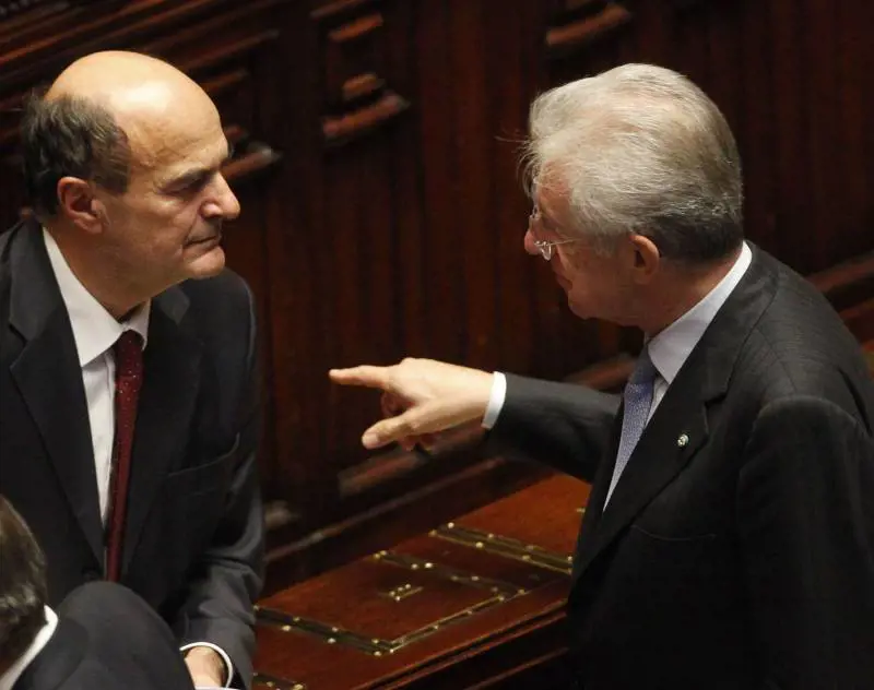 Il segretario del Pd Pierluigi Bersani e il presidente del Consiglio Mario Monti