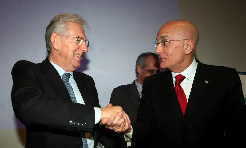 Monti: certo sindacalismo danneggia i lavoratori. Bersani: non è vero
