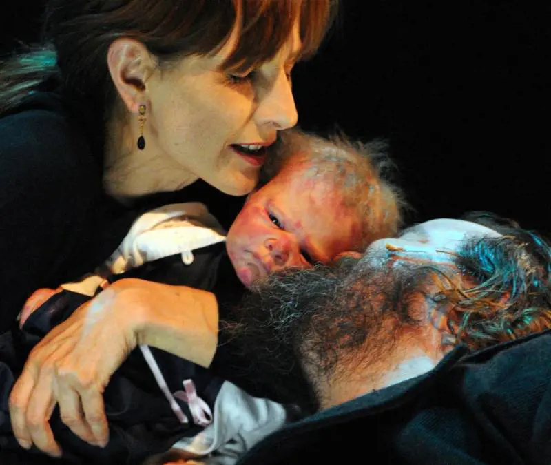 Battiston-Macbeth a tinte forti convince il pubblico dello Stabile