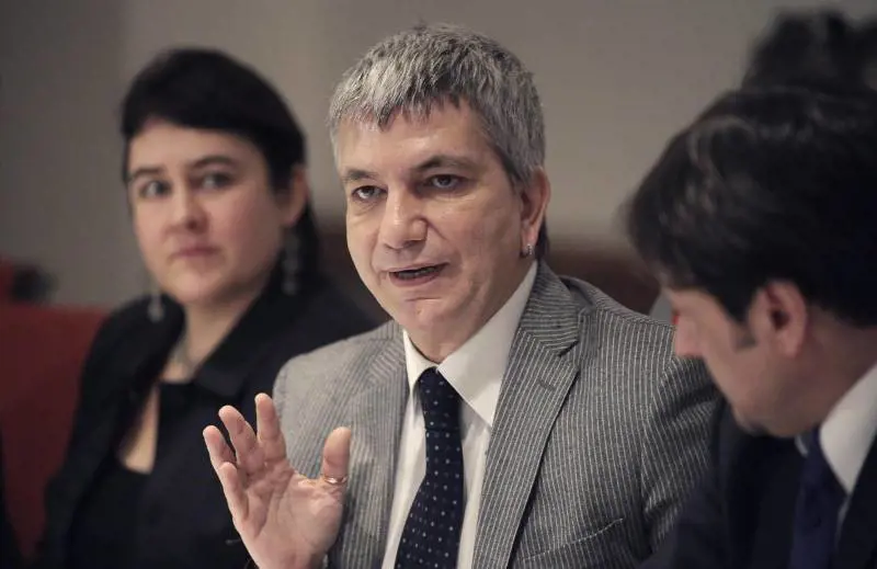 Vendola s'inchina a Bersani: "Compromesso se Monti fa autocritica"