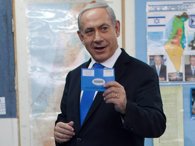 Il Primo ministro Benjamin Netanyahu vota a Gerusalemme