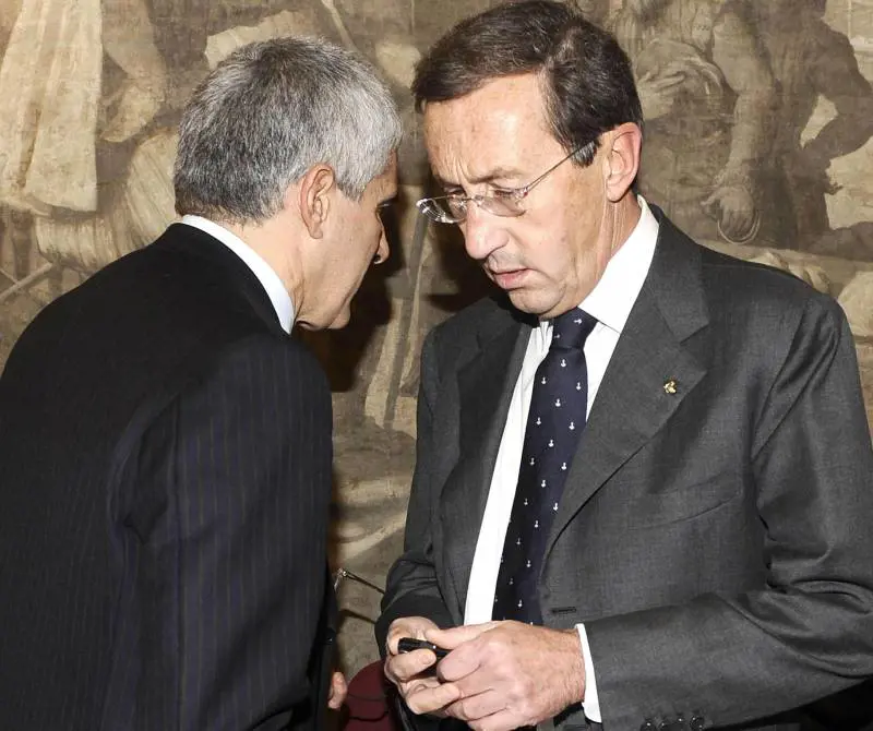 Il Professore divora gli alleati: Casini crolla, Fini può sparire