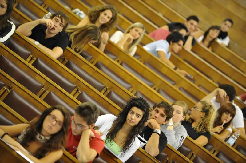 Scuola, Italia in ritardo di 15 anni sul digitale