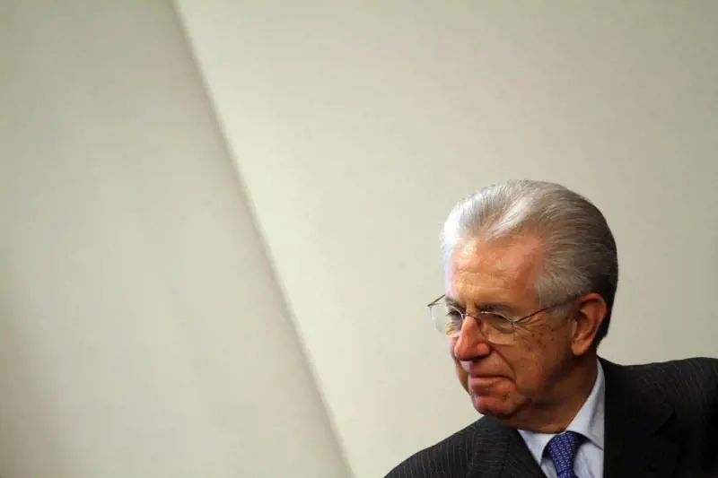 Dopo le tasse, Monti vuole aumentare l'età pensionabile