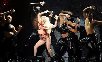 L'assistente di Lady Gaga: "Mi obbligava a dormire nello stesso letto"