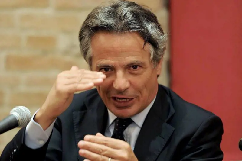 "Trucchi e azioni spericolate: così hanno spolpato la banca"