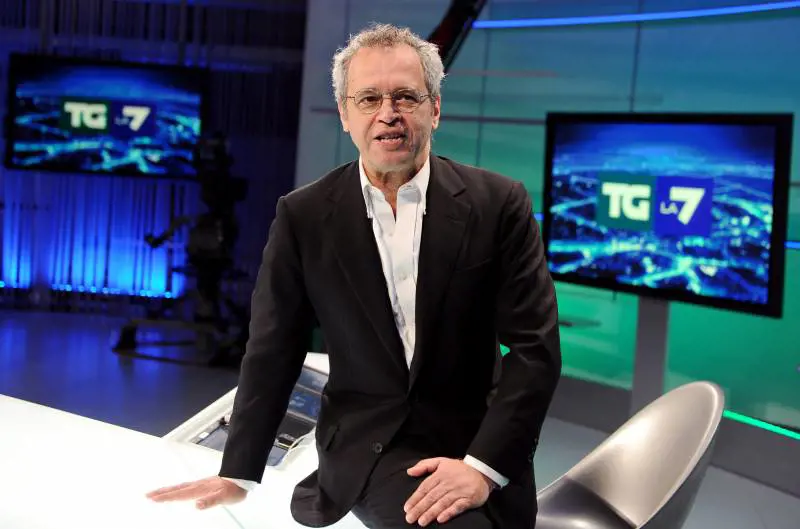 C'è la crisi? Mentana taglia i titoli