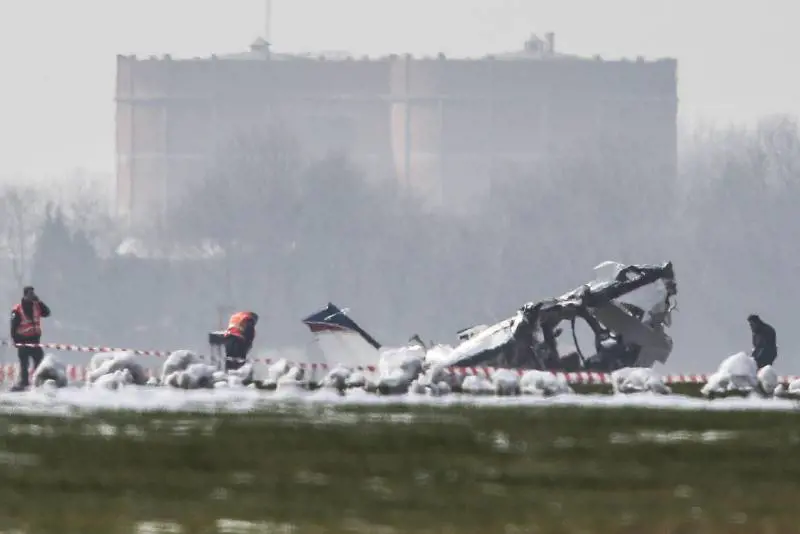 Risparmia sul carburante. L'aereo privato rimane a secco. Milionario muore con la fidanzata