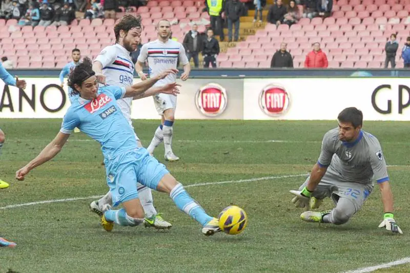 Edinson Cavani anticipato da Sergio Romero