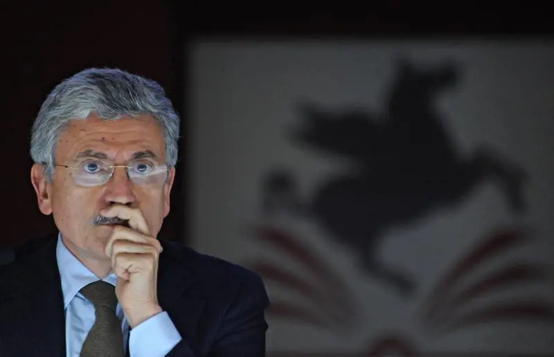 Massimo D'Alema alla presentazione del suo libro "Controcorrente"