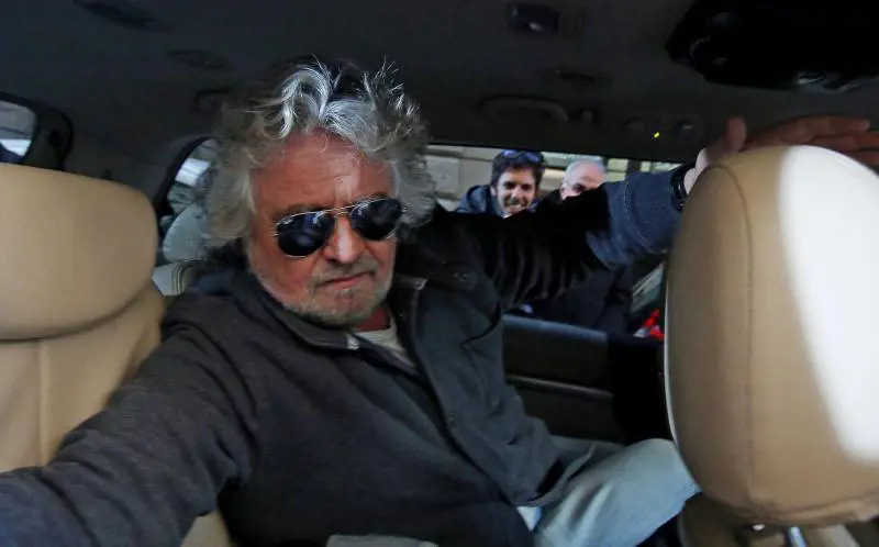 Beppe Grillo lascia la riunione dei neo eletti del M5S