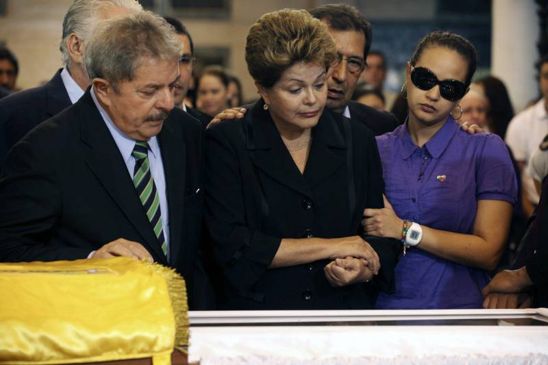 Il presidente del Brasile, Dilma Rousseff, con il suo predecessore Luiz Inacio Lula Da Silva