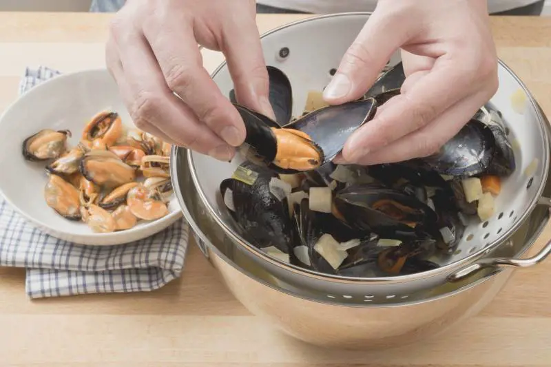 Quanti scandali a tavola La verità? Mangiare fa male