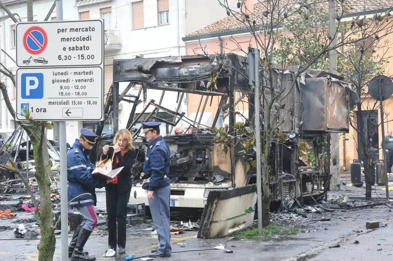 Esplode furgone-rosticceria in un mercato nel Reggiano