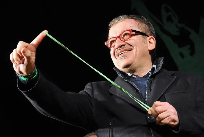 Bossi a Maroni: "Lasci o esco dalla Lega"