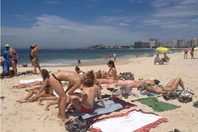 Scandalo al sole di Rio: atlete danesi in topless