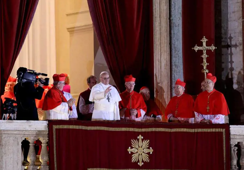 Papa Francesco I si affaccia alla loggia