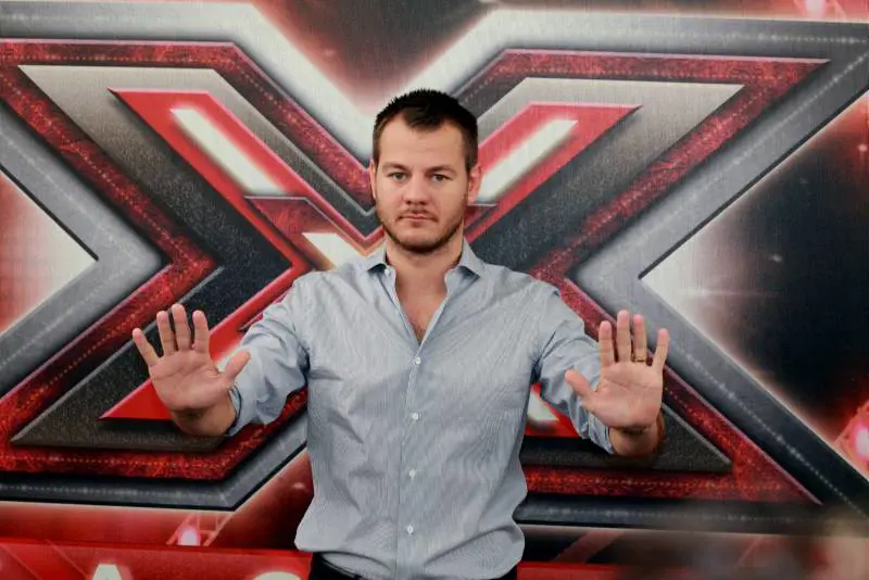 Alessandro Cattelan in una foto durante le riprese di XFactor