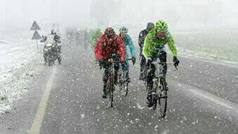 Ciolek gela Sagan nella Sanremo dimezzata dalla neve 