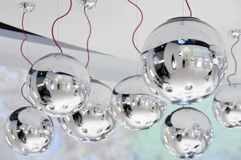 Euroluce fra stile e tecnologia green. Ufficio, alla ricerca della qualità del lavoro