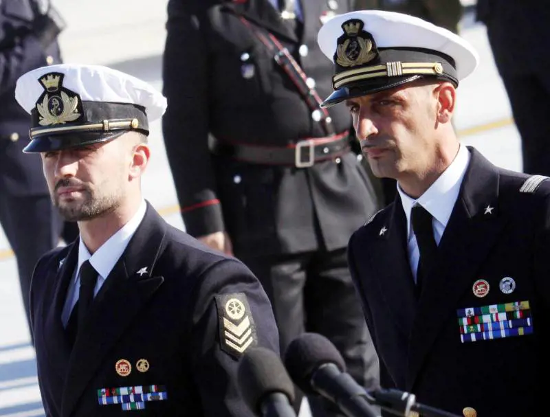 Marcia indietro del governo: i marò tornano in India