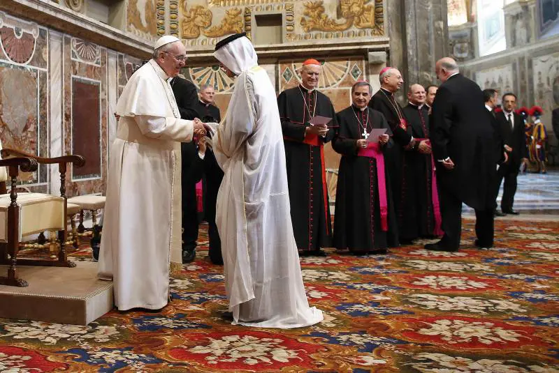 "Voglio costruire ponti": Francesco apre al dialogo con islam e non credenti