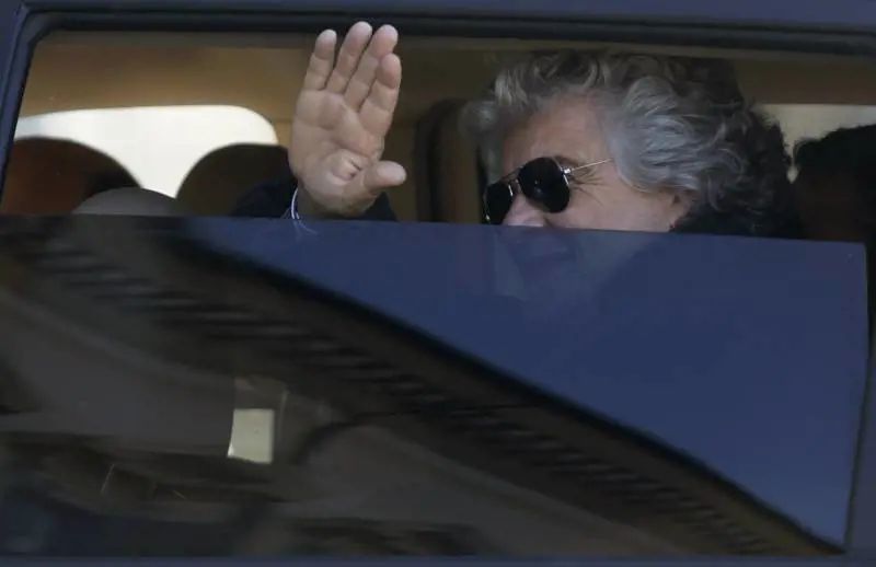 Ora Grillo denuncia l'agguato: "Trolls pagati per criticarmi"