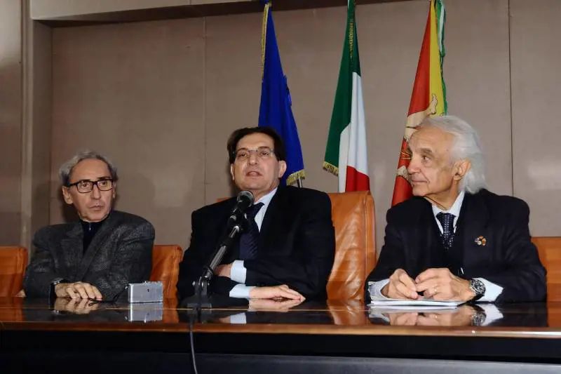 Sicilia, Battiato assessore per meno di cinque mesi