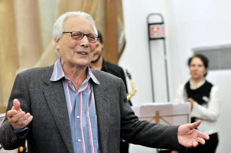 Addio a Enzo Jannacci: aperta la camera ardente