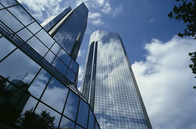 Deutsche Bank nella tempesta: Bundesbank avvia un'indagine sui derivati