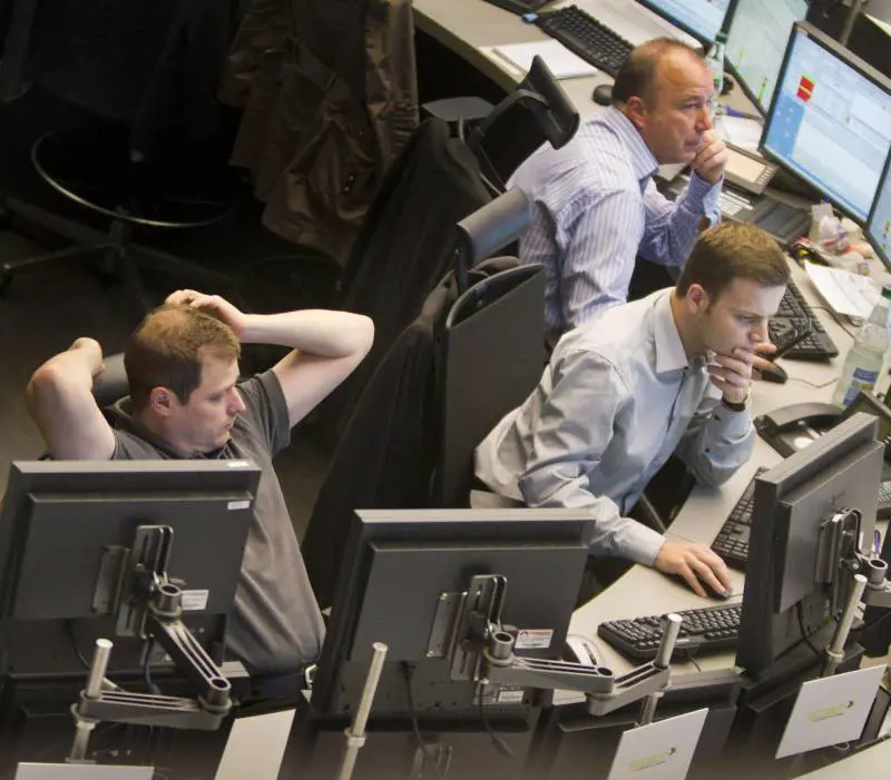 Su Piazza Affari pioggia di vendite