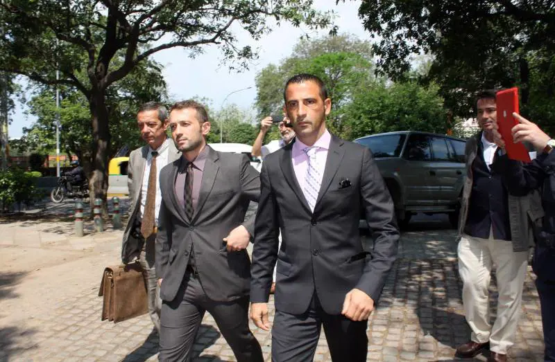 Marò in commissariato per la firma settimanale
