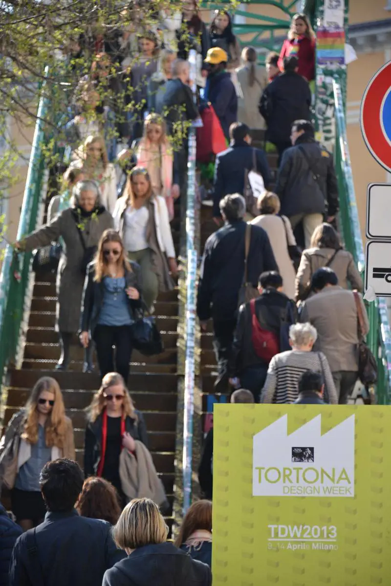 Via Tortona sfida la pioggia In fila nella giostra dei creativi