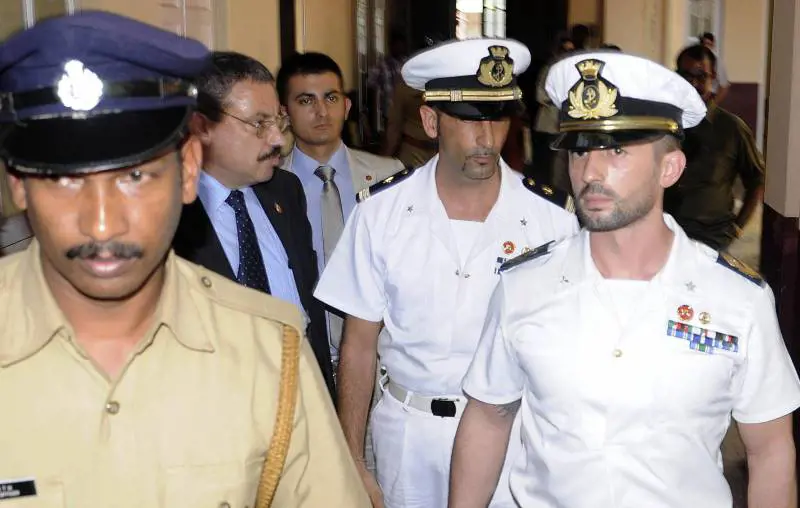 Monta la rabbia dei militari: duri comunicati sul caso marò